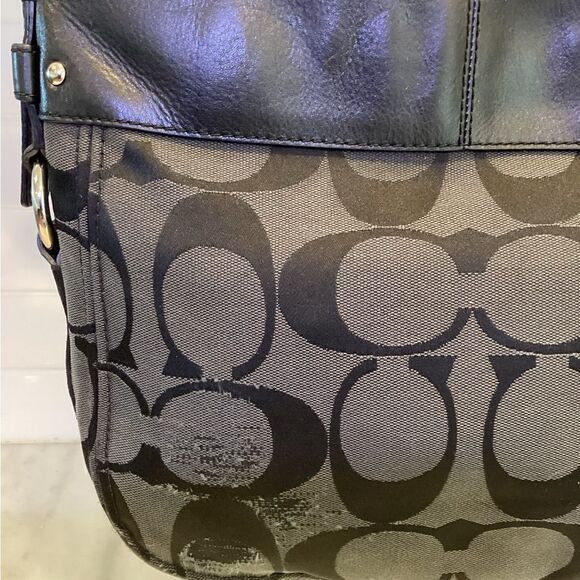Coach Zoe Jacquard Signature Logo Medium Shoulder - Picture 6 of 15
